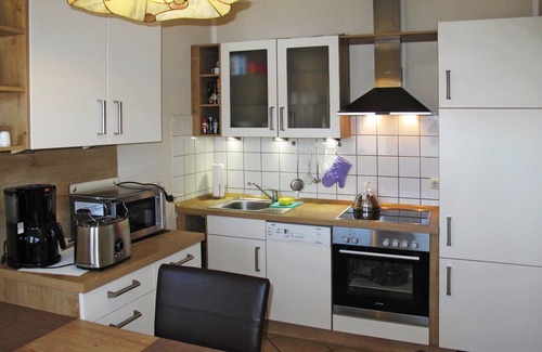 Grosefehn House | Cozy Villa for 4 with Lake View, WIFI, and Parking
