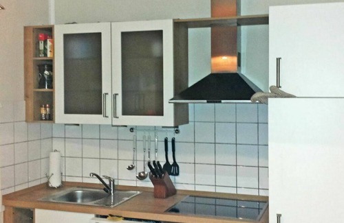 Grosefehn House | Cozy Villa for 4 with Lake View, WIFI, and Parking
