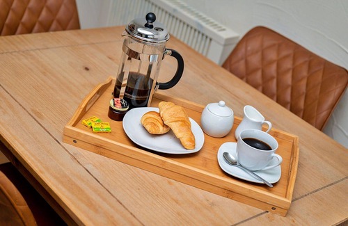 Thirsk House | Stunning villa for 4 people with pool, WIFI, hot tub, terrace and pets allowed