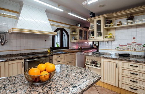 Cabopino House | Inviting Villa for 10 with Private Pool and Ocean Views
