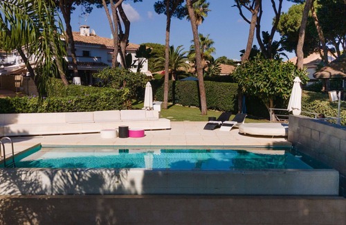 Cabopino House | Inviting Villa for 10 with Private Pool and Ocean Views