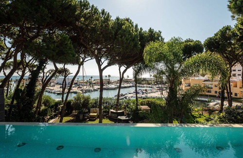 Cabopino House | Inviting Villa for 10 with Private Pool and Ocean Views