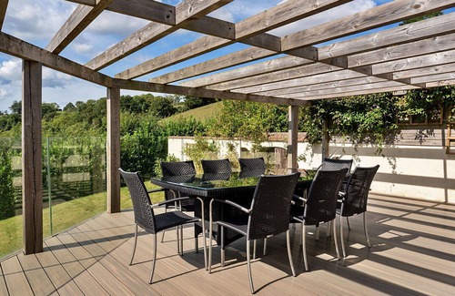 Newton Saint Cyres House | Stunning villa for 10 people with WIFI, terrace, pets allowed and parking
