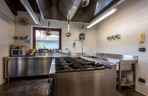Narzole House | Ideal Villa for 12 with Pool, A/C & Pet-Friendly Amenities