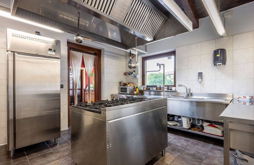Narzole House | Ideal Villa for 12 with Pool, A/C & Pet-Friendly Amenities