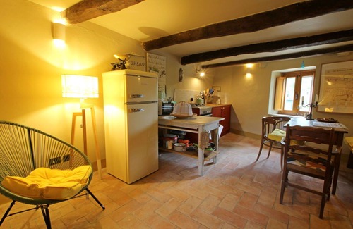 Fosdinovo Villa | Cozy Villa for 3 with WiFi, Kitchen & Breakfast near La Spezia