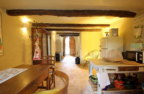 Fosdinovo Villa | Cozy Villa for 3 with WiFi, Kitchen & Breakfast near La Spezia
