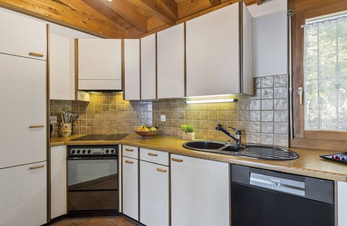 Brissago House | Inviting Villa with Lake View, Patio, WIFI & Parking