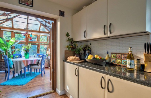 Dormansland House | Stunning villa for 4 guests with WIFI and pets allowed