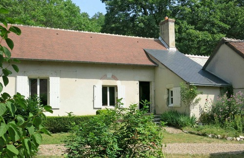 Onzain House | Cozy Villa for 4 with WIFI, Terrace, and Spa Amenities