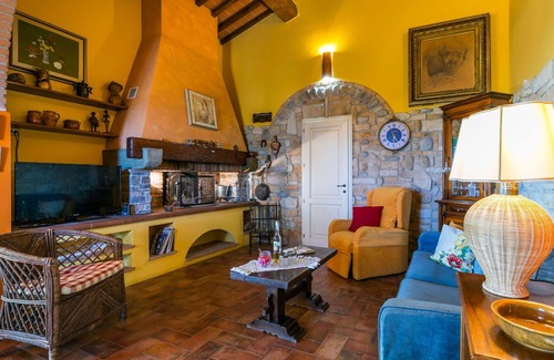Fucecchio Villa | Idyllic Villa with Private Pool and Modern Amenities