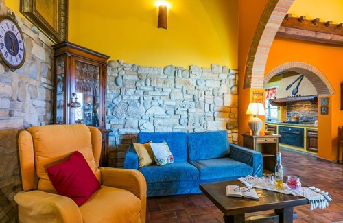 Fucecchio Villa | Idyllic Villa with Private Pool and Modern Amenities