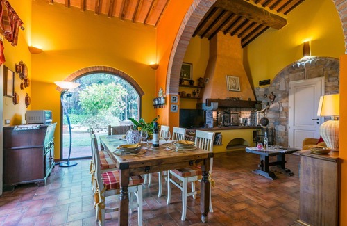 Fucecchio Villa | Idyllic Villa with Private Pool and Modern Amenities