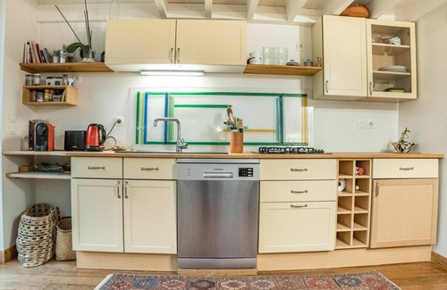Cancale House | Inviting Villa with Ocean View, Terrace & Free WIFI