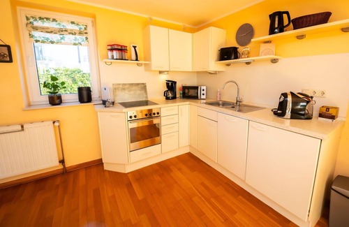 Luegde House | Cozy Villa for 4 with WiFi, Terrace, and Lake View