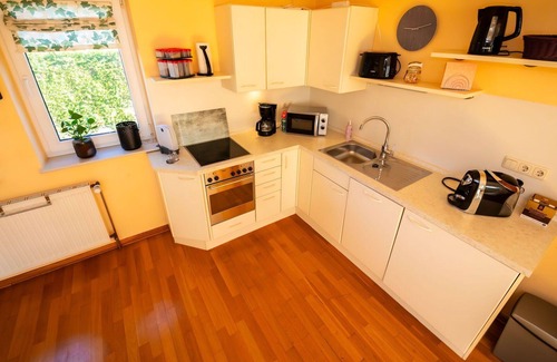Luegde House | Cozy Villa for 4 with WiFi, Terrace, and Lake View