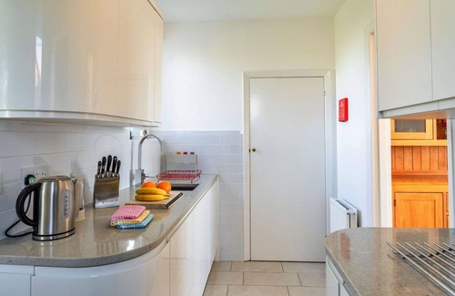 Marazion House | Stunning villa for 5 people with WIFI and parking