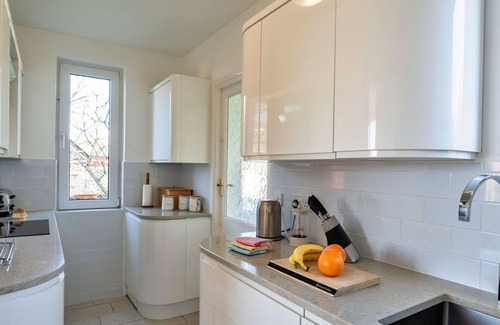 Marazion House | Stunning villa for 5 people with WIFI and parking