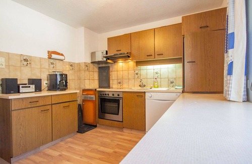 Oetz House | Inviting Villa for 5 with Lake View, WIFI, and Terrace
