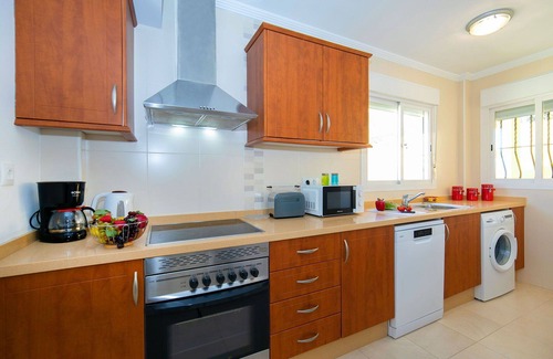 Jalon House | Inviting Villa with Pool, Ocean View, and Modern Amenities