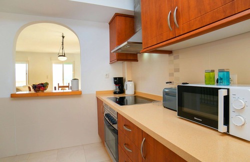 Jalon House | Inviting Villa with Pool, Ocean View, and Modern Amenities