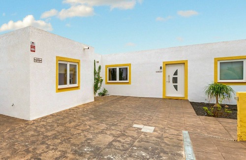 Parque Holandes House | Elegant Villa for 6 with Private Pool and Ocean Views