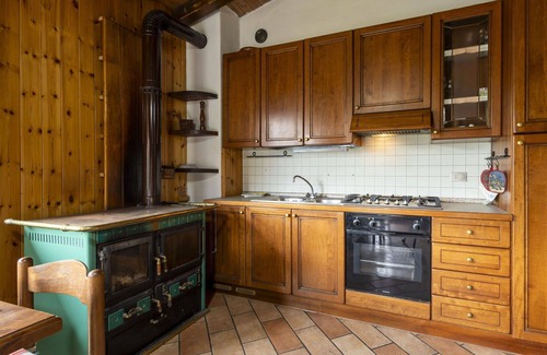 Traona House | Stunning villa for 6 people with WIFI, TV, patio, pets allowed and parking