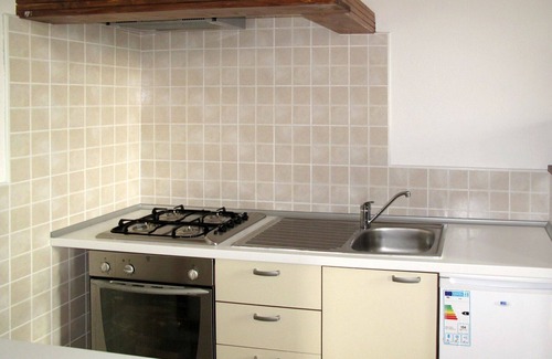 Asti House | Inviting Villa for 7 with Private Pool and Pet-Friendly Perks