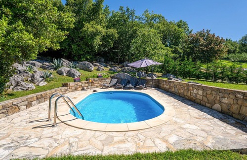 Grabri House | Pet-Friendly Villa with Private Pool and Hot Tub Retreat