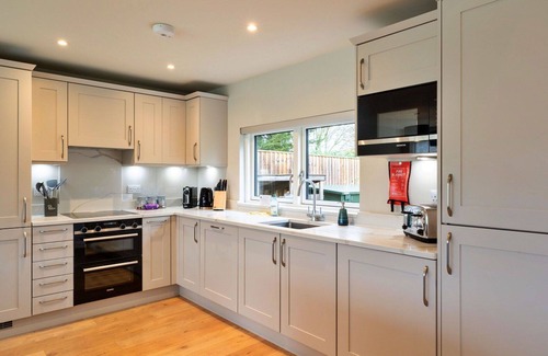 Dorsington House | Stunning villa for 8 guests with WIFI, TV and pets allowed