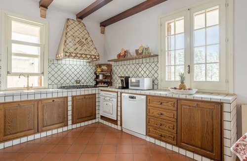 Marsala House | Spacious Villa with Private Pool, Hot Tub & Ocean View