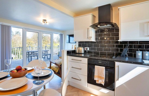 Bont Newydd House | Stunning villa for 5 guests with WIFI, pool, terrace, pets allowed and parking