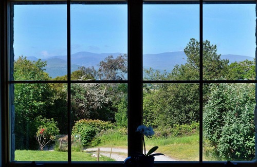 Eglwysbach House | Stunning villa for 7 guests with WIFI, hot tub and terrace