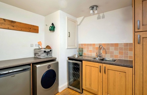 Redbrook House | Stunning villa for 14 people with WIFI, private pool, terrace, pets allowed and parking