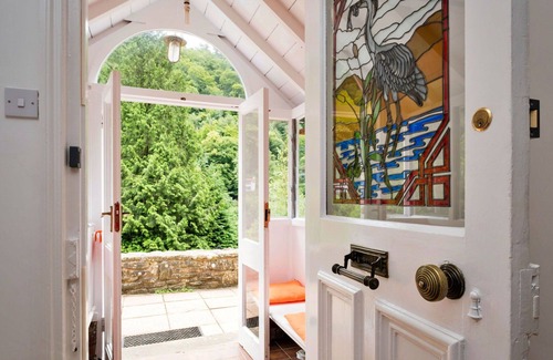 Redbrook House | Stunning villa for 14 people with WIFI, private pool, terrace, pets allowed and parking