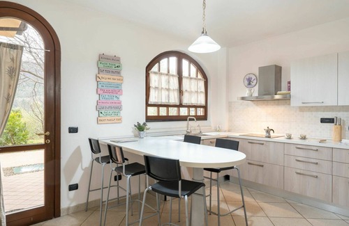Cisano sul Neva House | Inviting Villa with Hot Tub, Ocean View and Pet-Friendly Stay