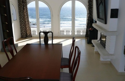 Telde House | Stunning Villa on the Beach with Sea Views, Private Pool & Wi-Fi