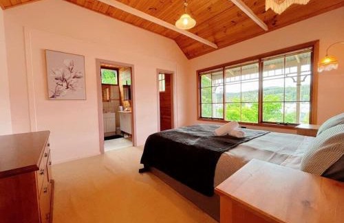 Kettering House | Scenic Waterfront House at Kettering - Family Friendly Retreat