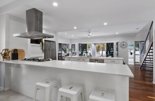 Bellara House | Waterfront Retreat with Pool - Sylvan Beach, Rated 9.4/10