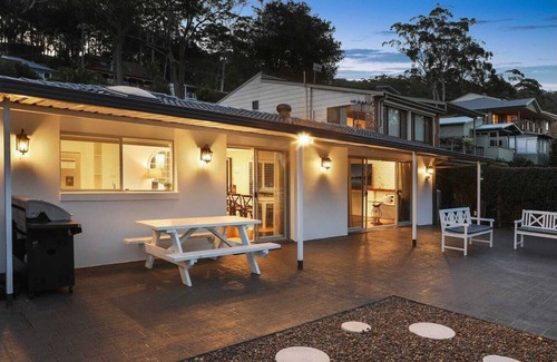 Saratoga House | Idyllic Saratoga: Waterfront Views & 10/10 Guest Rated