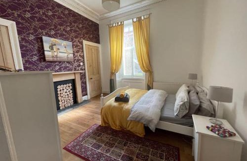 Glasgow Westend Apartment | Exceptional West End Flat - Rated 9.6/10 & Child-Friendly!
