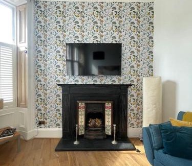 Glasgow Westend Apartment | Exceptional West End Flat - Rated 9.6/10 & Child-Friendly!