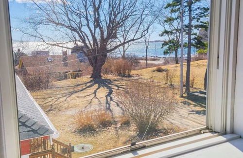 Peaks Island House | Oceanfront Peaks Island Escape with Breathtaking Views