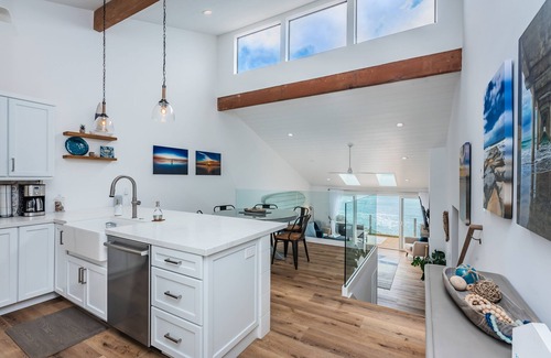 Encinitas House | Oceanfront Retreat with Breathtaking Whitewater Views