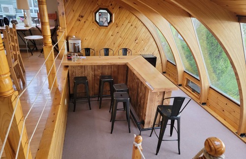 Auburn House | Beautiful Lake House Retreat in Wine Country, Owasco Lake