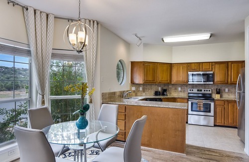 Highland Lake Estates Condo | Regal Lake Travis Island Condo with Breathtaking Views