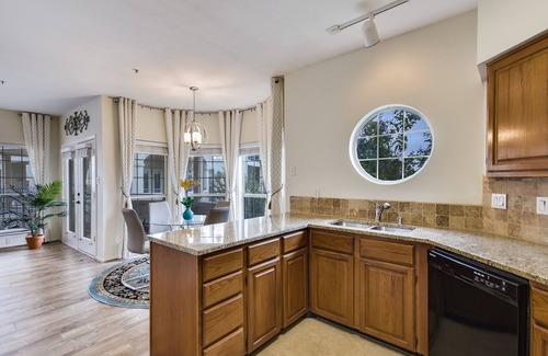 Highland Lake Estates Condo | Regal Lake Travis Island Condo with Breathtaking Views