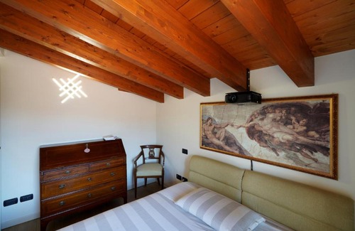 Chiusure Apartment | Elegant Penthouse with Wheelchair Access & Family-Friendly Comfort