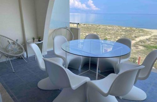 Alcamo Marina Apartment | Beachfront Bliss: Stunning Ocean View Apartment for Families