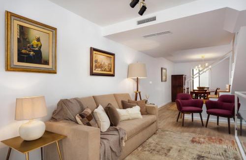 Lisbon Old Town Apartment | Discover STUPENDO: Suite with Terrace in City Center